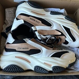 Steve Madden “ Possession “ style Tennis Shoes
